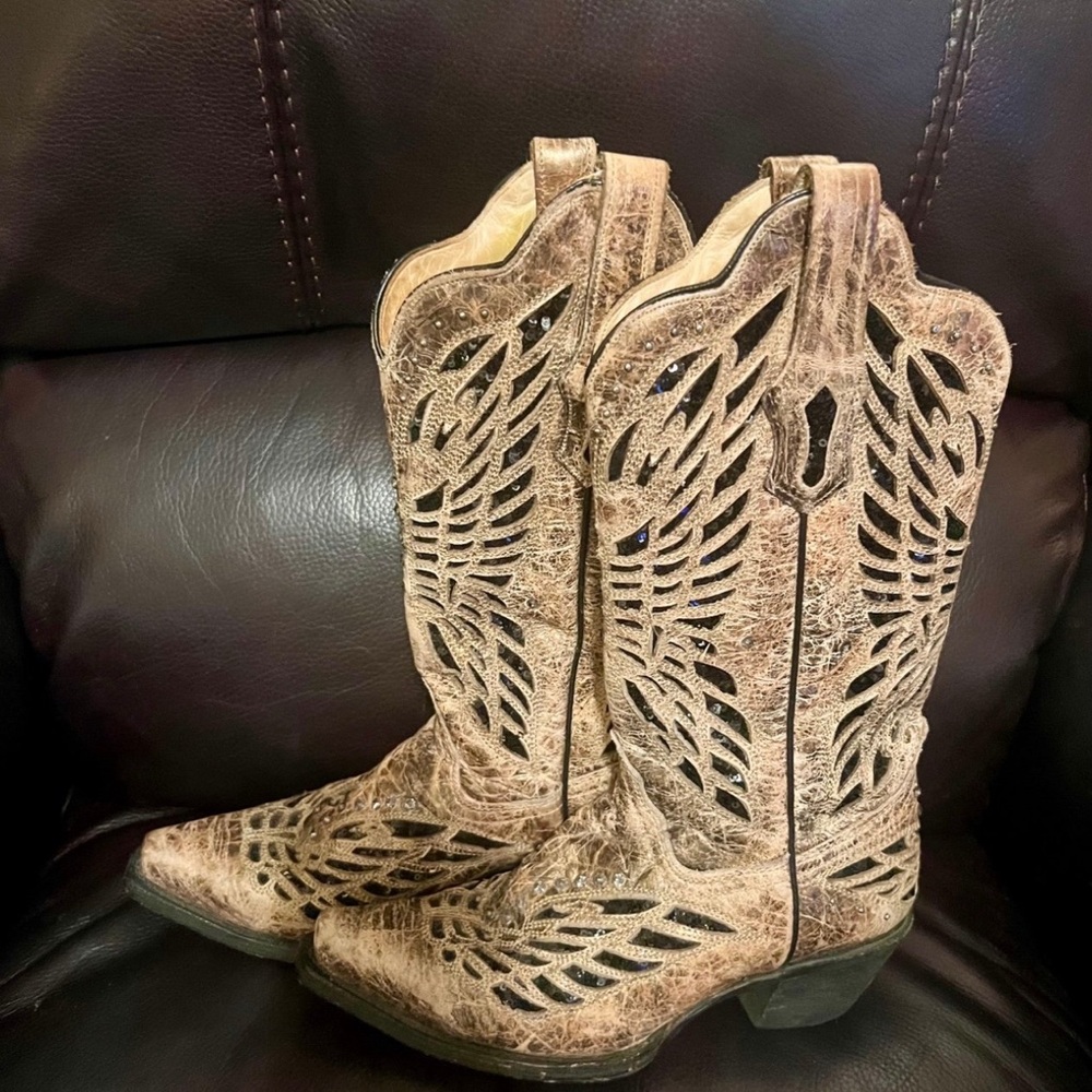Beautiful Corral Cowboy Boots with Black inlay